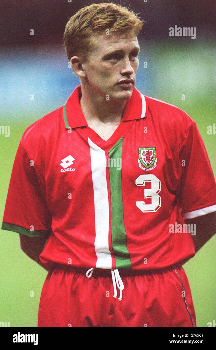 Soccer. World Cup Qualifier. Wales v Netherlands (Holland). Mark Pembridge, Wales Stock Photo