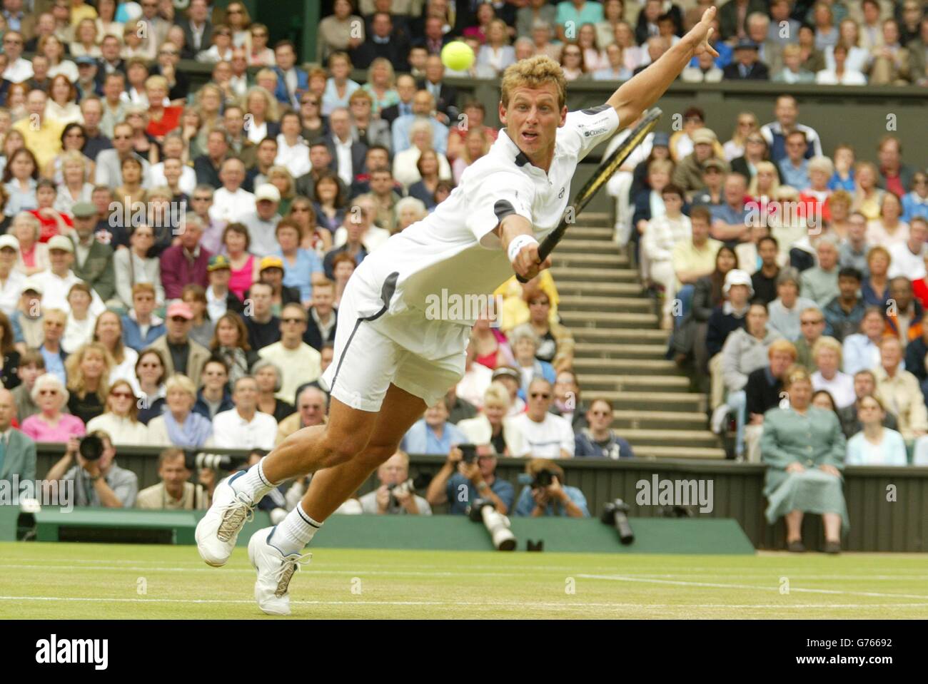 EDITORIAL USE ONLY, NO COMMERCIAL USE. David Nalbandian from Argentina in action against the world's top seed Lleyton Hewitt of Australia in the Mens' Singles Final at Wimbledon. * The tennis championships at The All England Lawn Tennis Club is the first time Nalbandian has played competition grass court tennis. Stock Photo