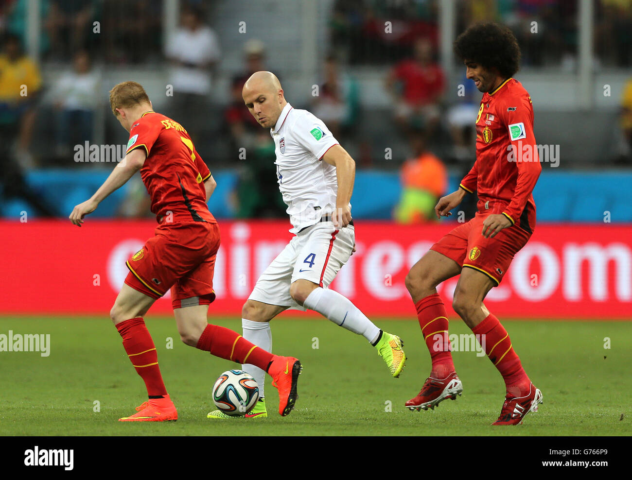 USA's Michael Bradley (centre) battles for the ball Belgium's Kevin de Bruyne and Marouane Fellaini (right) Stock Photo