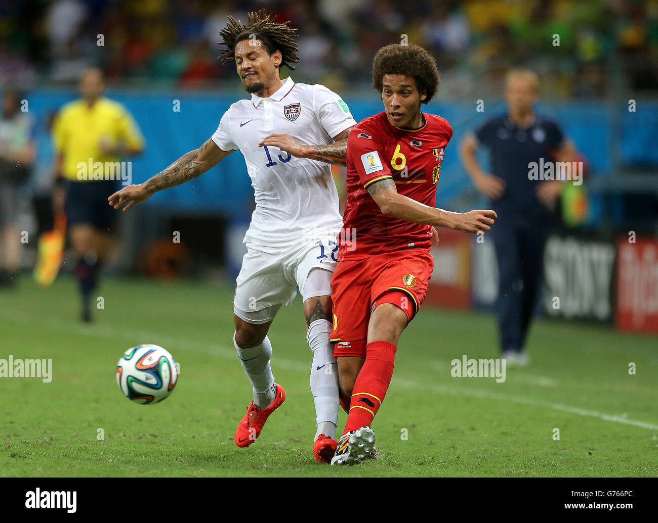 Soccer - FIFA World Cup 2014 - Round of 16 - Belgium v USA - Arena Fonte Nova. USA's Jermaine Jones and Belgium's Axel Witsel (right) in action Stock Photo