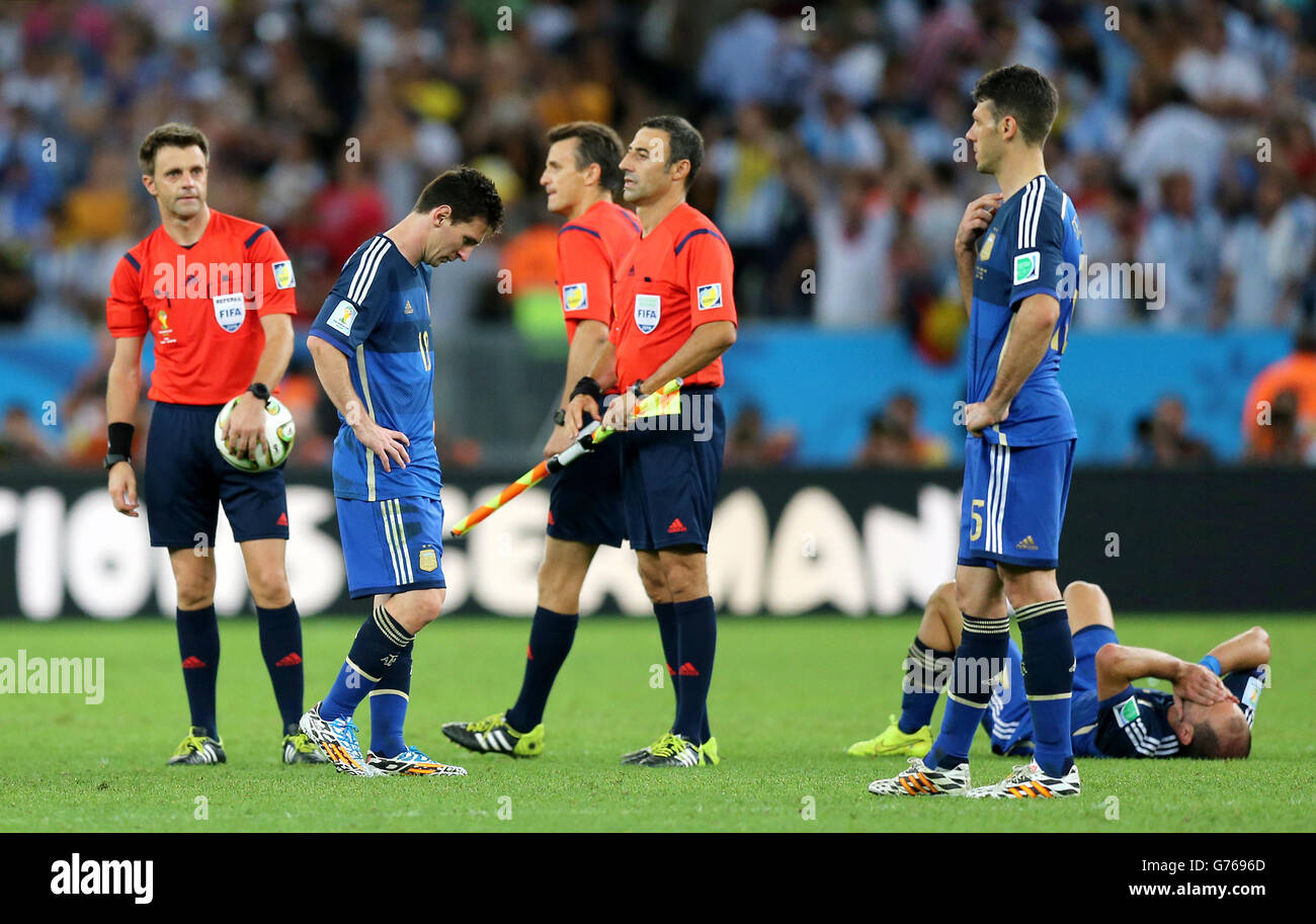 Soccer - FIFA World Cup 2014 - Final - Germany v Argentina - Estadio do Maracana. Argentina's Lionel Messi (left) and Martin Demichelis stand dejected after the game Stock Photo