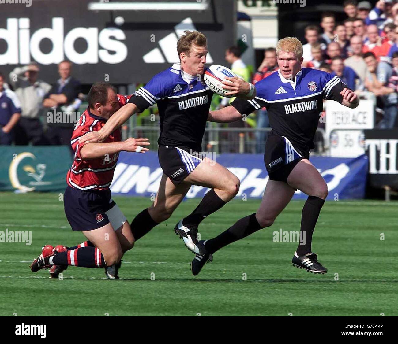 Bath's Mike Tindall (centre) and Alex Crockett break through the Gloucester defence during their Zurich Premiership match at the Recreation Ground in Bath. Stock Photo