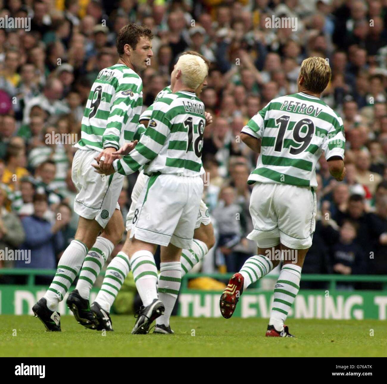 Celtic's Chris Sutton (far left) is congratulated by team mates after scoring against Kilmarnock, during their Bank of Scotland Premier League match at Celtic Park. Stock Photo