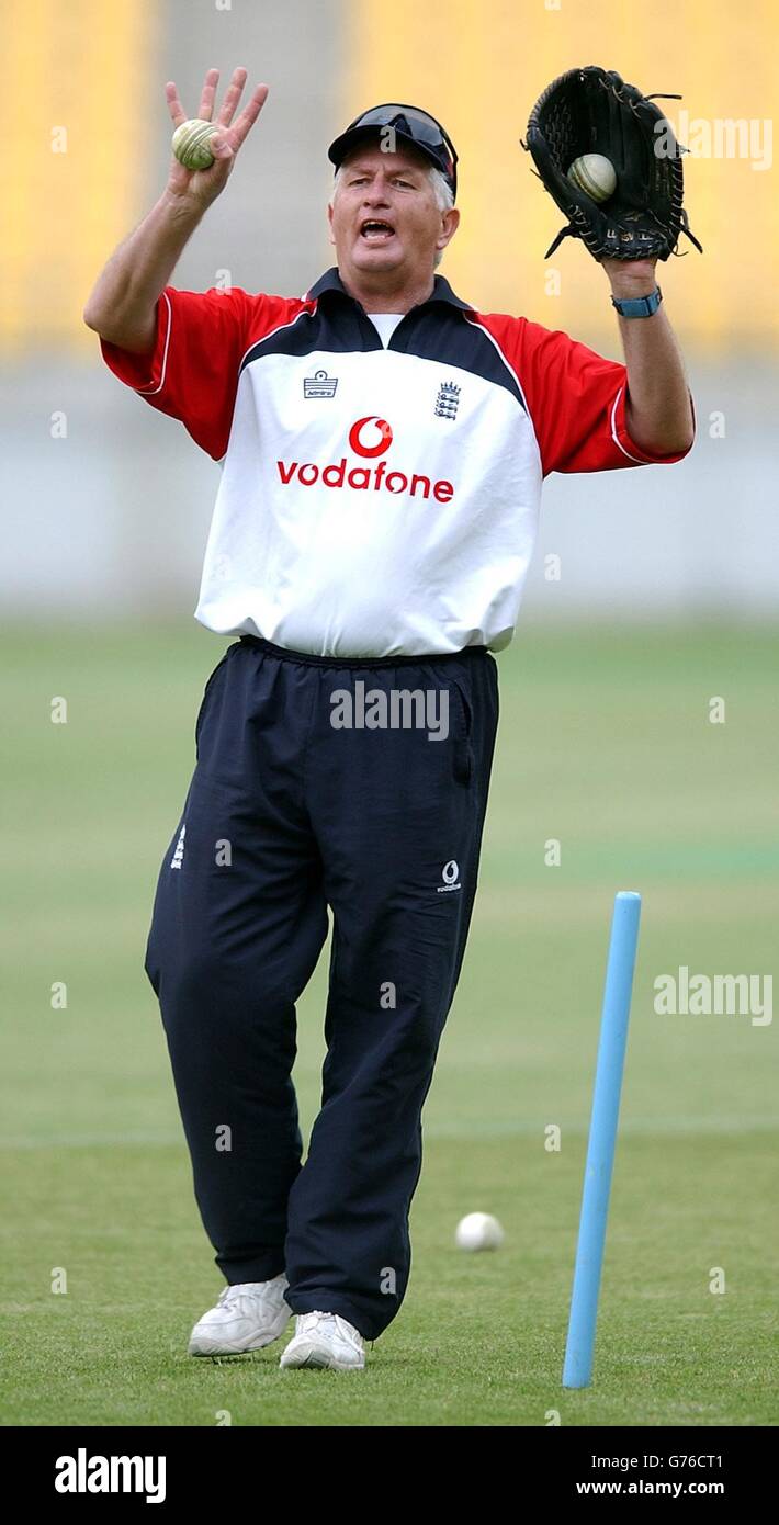 England cricket coach Duncan Fletcher at the WestpacTrust Stadium in  Wellington, New Zealand, during their net session, ahead of tomorrow's  second one-day international against New Zealand Stock Photo - Alamy