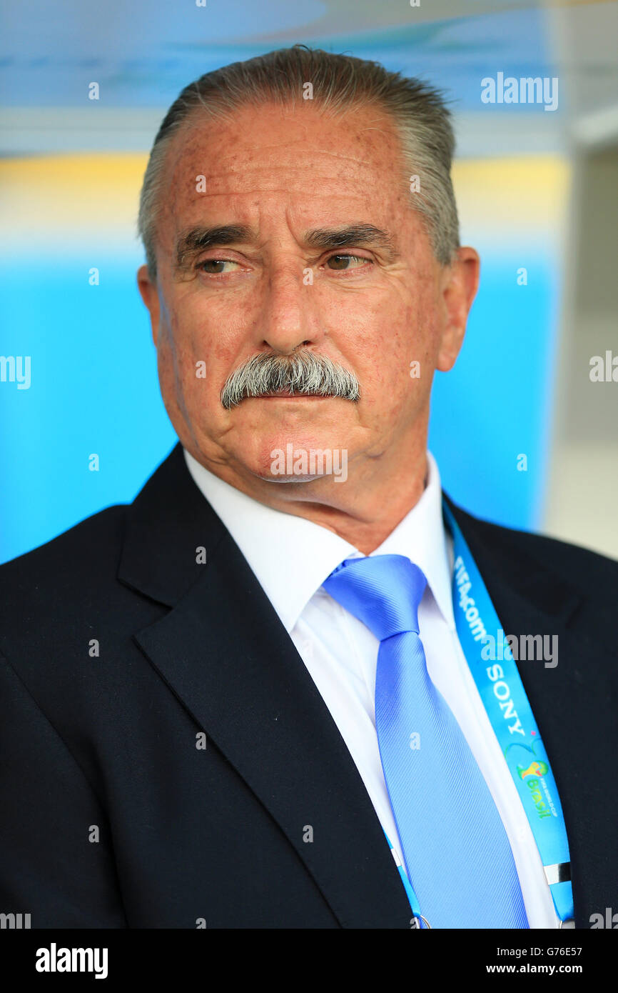 Soccer - FIFA World Cup 2014 - Round of 16 - Colombia v Uruguay - Estadio do Maracana. Miguel Zuluaga, Uruguay coach Stock Photo
