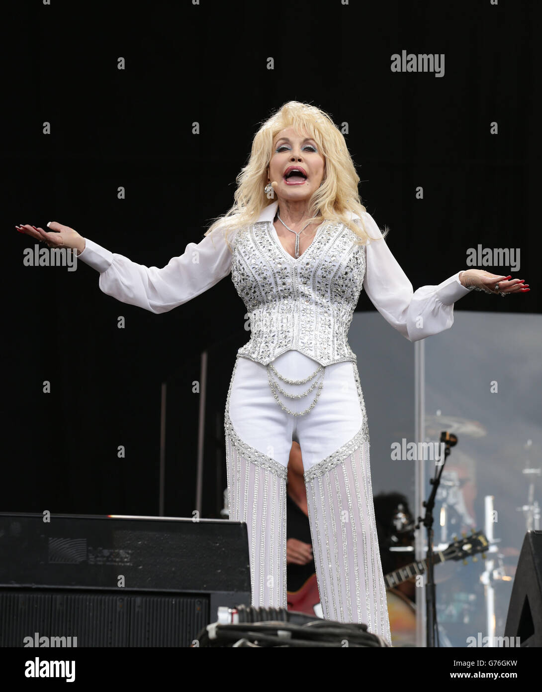 Dolly Parton performing on the Pyramid Stage at the Glastonbury Festival, at Worthy Farm in Somerset. Stock Photo