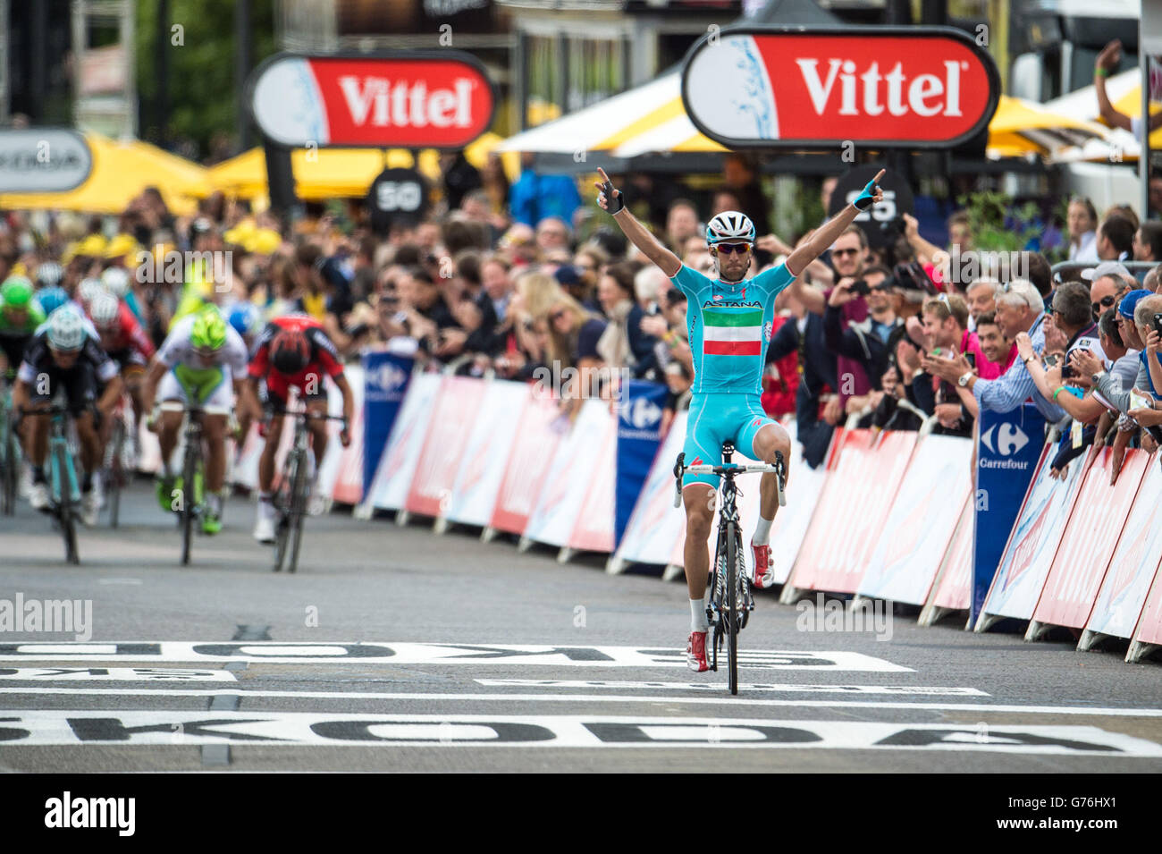Vincenzo nibali wins stage 2 tour de france in sheffield hires stock