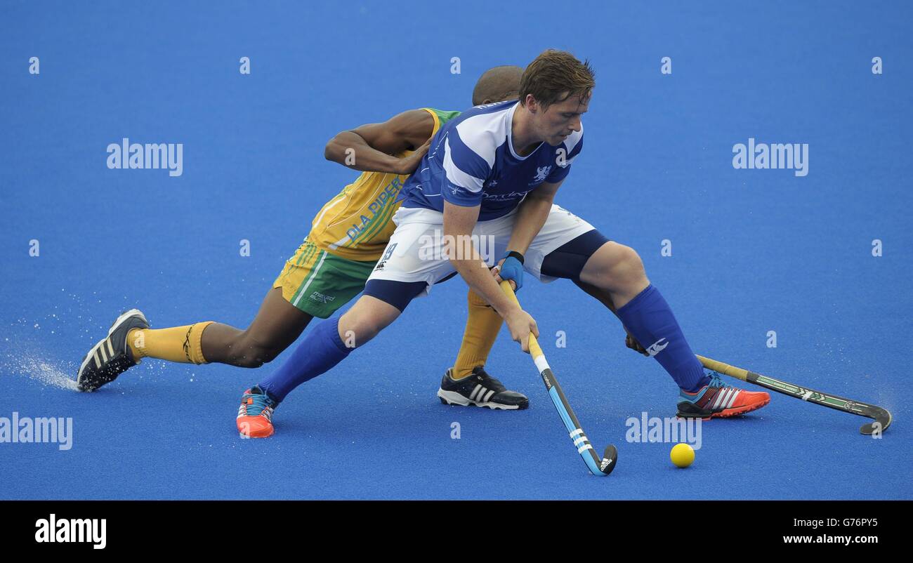Scotland's David Forsthye i schallenged by South Africa's Lungile Tsolekile during the Investec London Cup game at the Lee Valley Hockey and Tennis Centre in Queen Elizabeth Park, London. Stock Photo