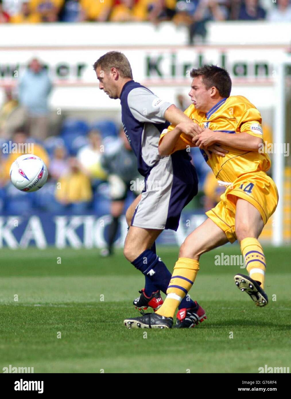 Chesterfield striker David Reeves (left) tussles with Mansfield's David Jervis during their Nationwide Division Two match at Mansfield's Field Mill ground. NO UNOFFICIAL CLUB WEBSITE USE. Stock Photo