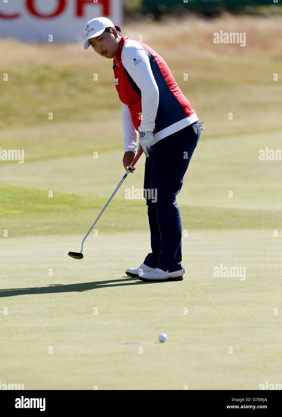 Shanshan Feng misses birdie putt on 18th during day four of the Ricoh Women's British Open at Royal Birkdale, Southport. Stock Photo