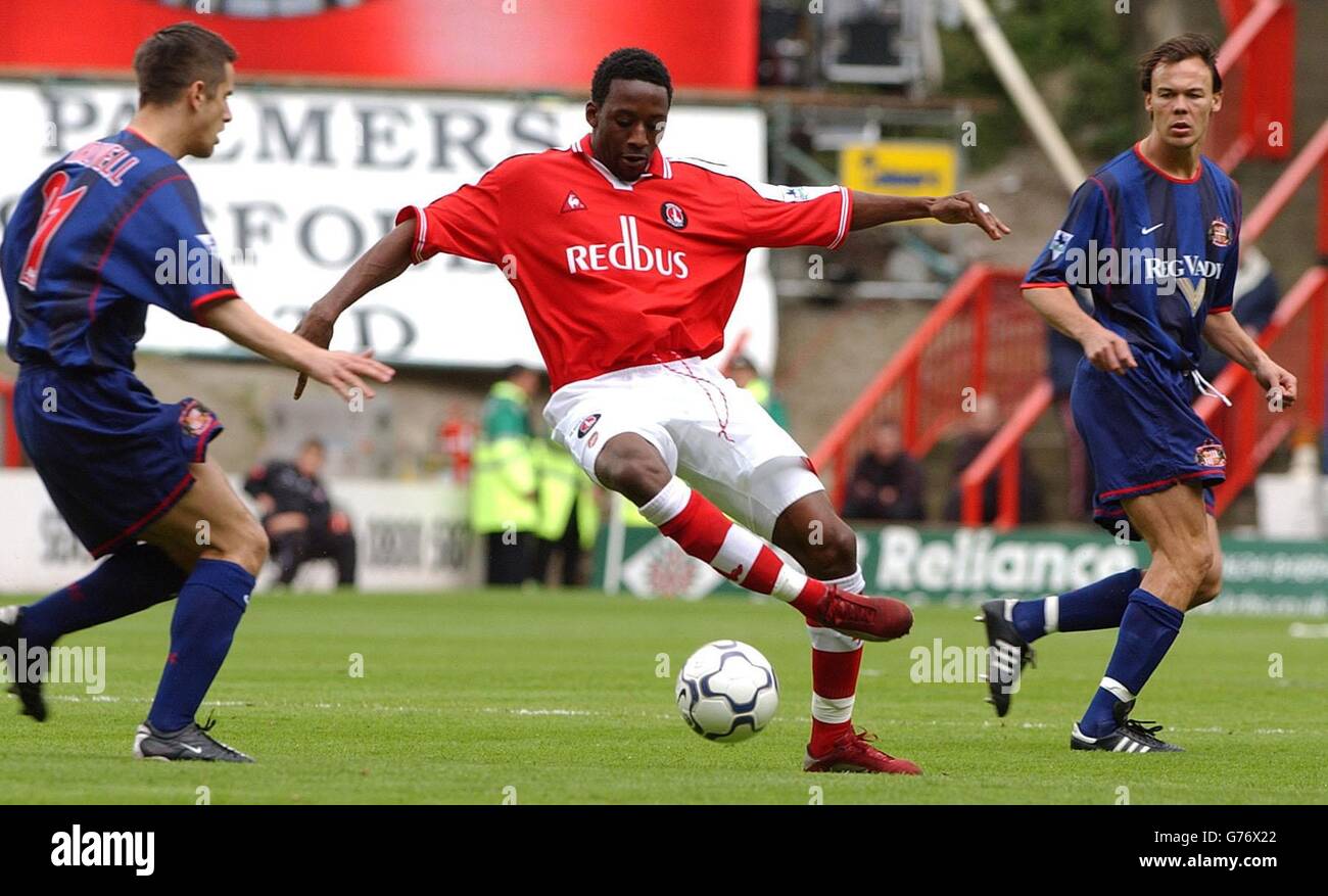 Charlton's Jason Euell (centre) weaves between Sunderlands Paul Thirlwell (left) and Joachim Bjorklund during their FA Barclaycard Premiership match at Charlton's The Valley stadium in south London. Stock Photo