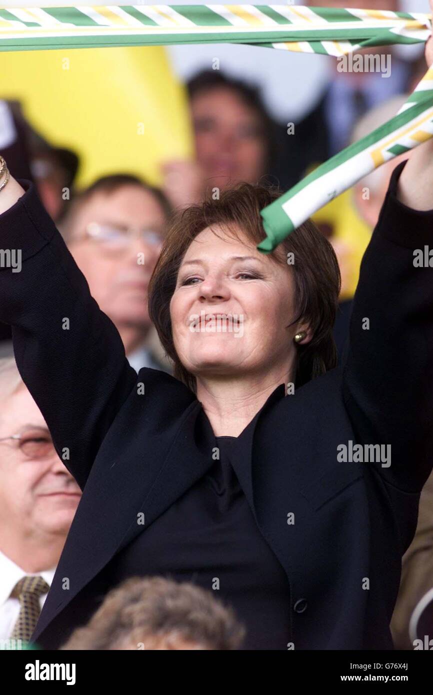Delia Smith, a Norwich Director, spurs on her team to a 3-1 victory over Wolves in the Nationwide Division One play off First leg at Carrow Road, Norwich. NO UNOFFICIAL CLUB WEBSITE USE. Stock Photo