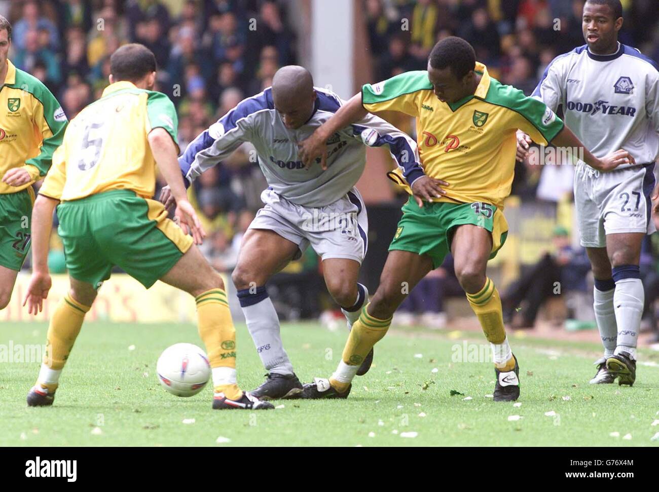 Dean Sturridge of Wolves (centre) tries to find away through the Norwich defence during Norwich's 3-1 win in the Nationwide Division One play off First leg at Carrow Road, Norwich. NO UNOFFICIAL CLUB WEBSITE USE. Stock Photo