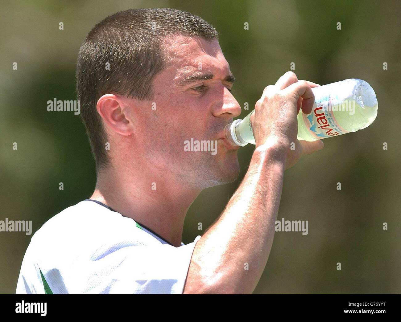 Roy Keane drinks water from a bottle during a Republic of Ireland training session in Saipan, Commonwealth of the Northern Marianas, as the squad spent a week acclimatising prior to the World Cup in Japan and Korea. Stock Photo