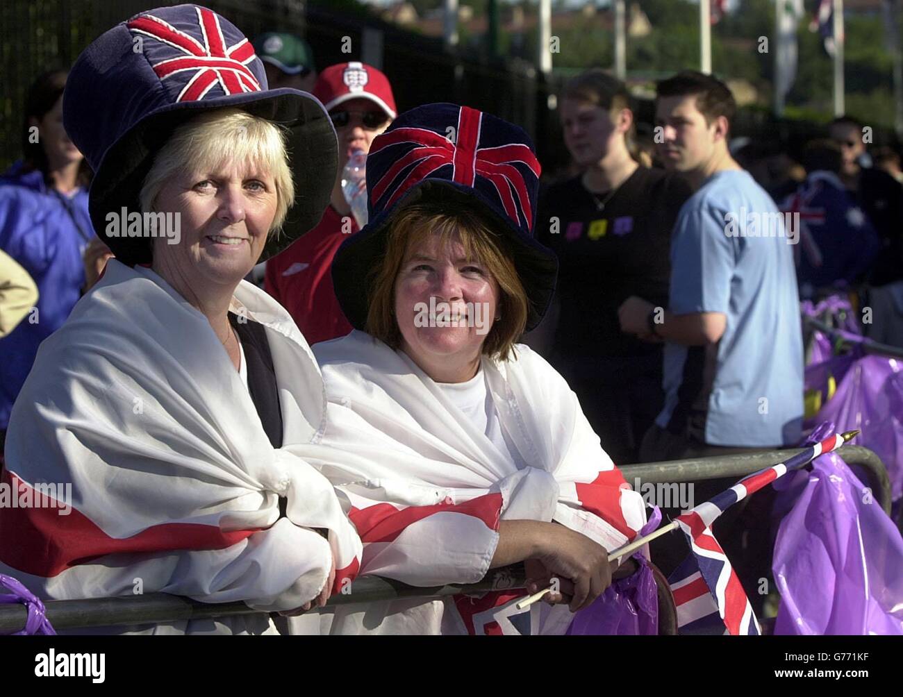 Wimbledon 2002 Queue Stock Photo - Alamy