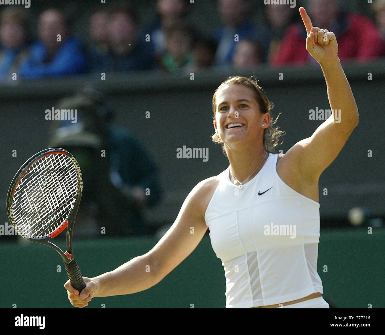 , NO COMMERCIAL USE. Amelie Mauresmo of France, the 9th seed celebrates beating Jennifer Capriati, the 3rd seed from the USA on Centre Court at Wimbledon. Final score 6:3/6:2. Stock Photo