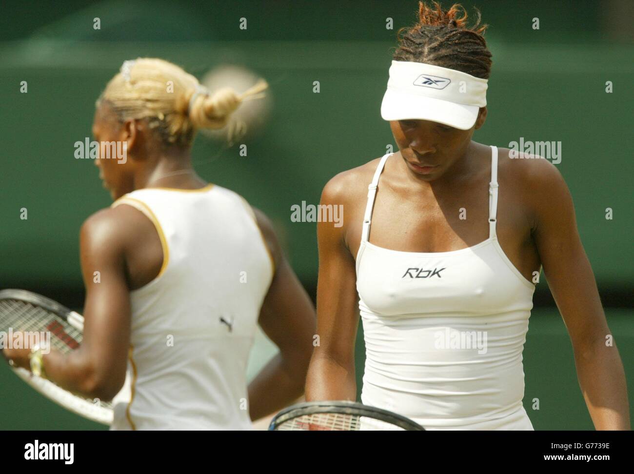 Venus Williams from the USA passes her sister Serena during the Ladies' Singles Final at Wimbledon. It is the first time in 118 years that sisters have met in the final at Wimbledon. Serena won in straight sets 7:6/6:3 Stock Photo