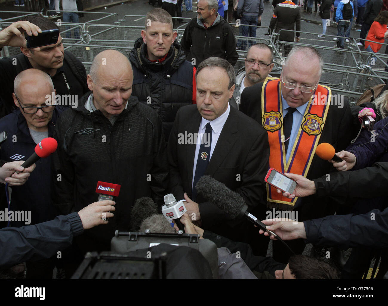Deputy leader of the DUP Nigel Dodds (centre) PUP leader Billy