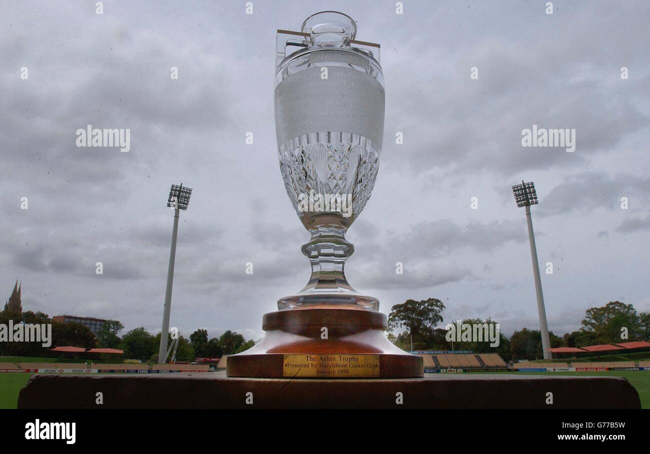 Ashes waterford crystal trophy hires stock photography and images Alamy