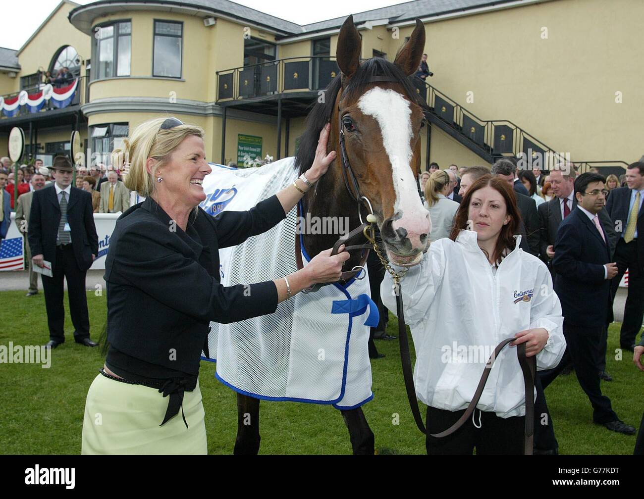 Roisin Henry, wife of Richard Henry congratulates 'Yesterday', winner of the Entemann's Irish 1000 Guineas, at the Curragh, Co. Kildare, ridden by Michael Kinane. Stock Photo