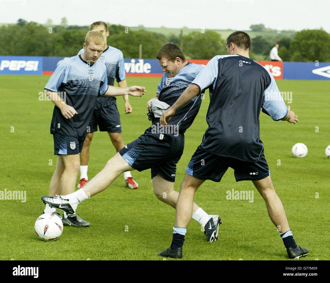 trains with team-mates Paul Scholes 