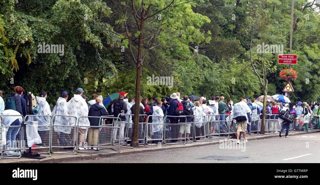 Fans queue in rain hi-res stock photography and images - Alamy