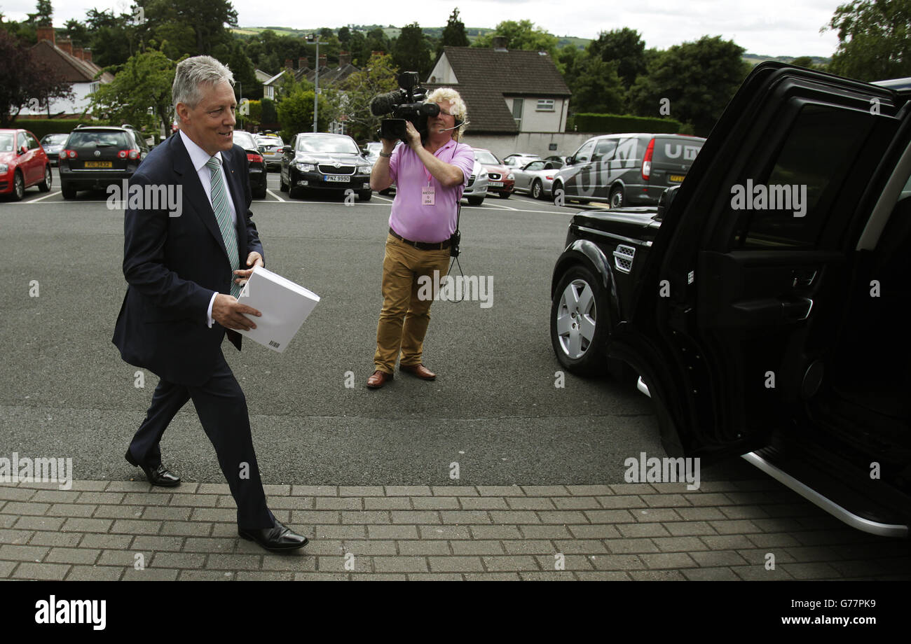 First Minister Peter Robinson after he spoke to the media outside the Stormont Hotel, Belfast, following the publishing of the Hallet Review into controversial amnesties for on the run prisoners from Northern Ireland. Stock Photo