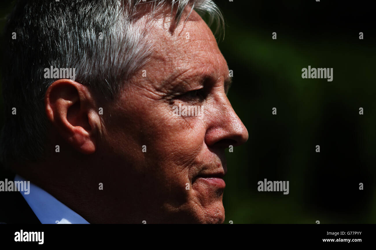 First Minister Peter Robinson speaks to the media outside the Stormont Hotel, Belfast, following the publishing of the report of the Hallett Review. Stock Photo