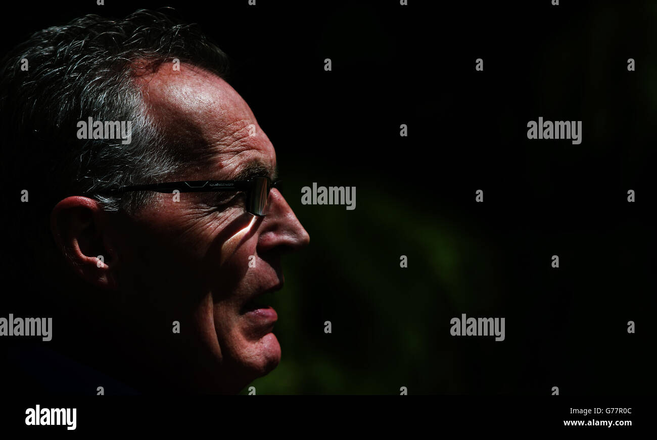 Sinn Fein's Gerry Kelly speaks to the media outside the Stormont Hotel, Belfast, following the publishing of the Hallet Review into controversial amnesties for on the run prisoners from Northern Ireland. Stock Photo