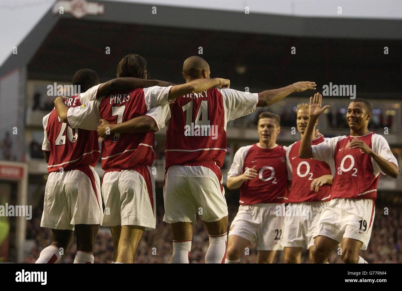 THIERRY HENRY ARSENAL FC VILLA PARK BIRMINGHAM ENGLAND 05 April 2003 Stock  Photo - Alamy