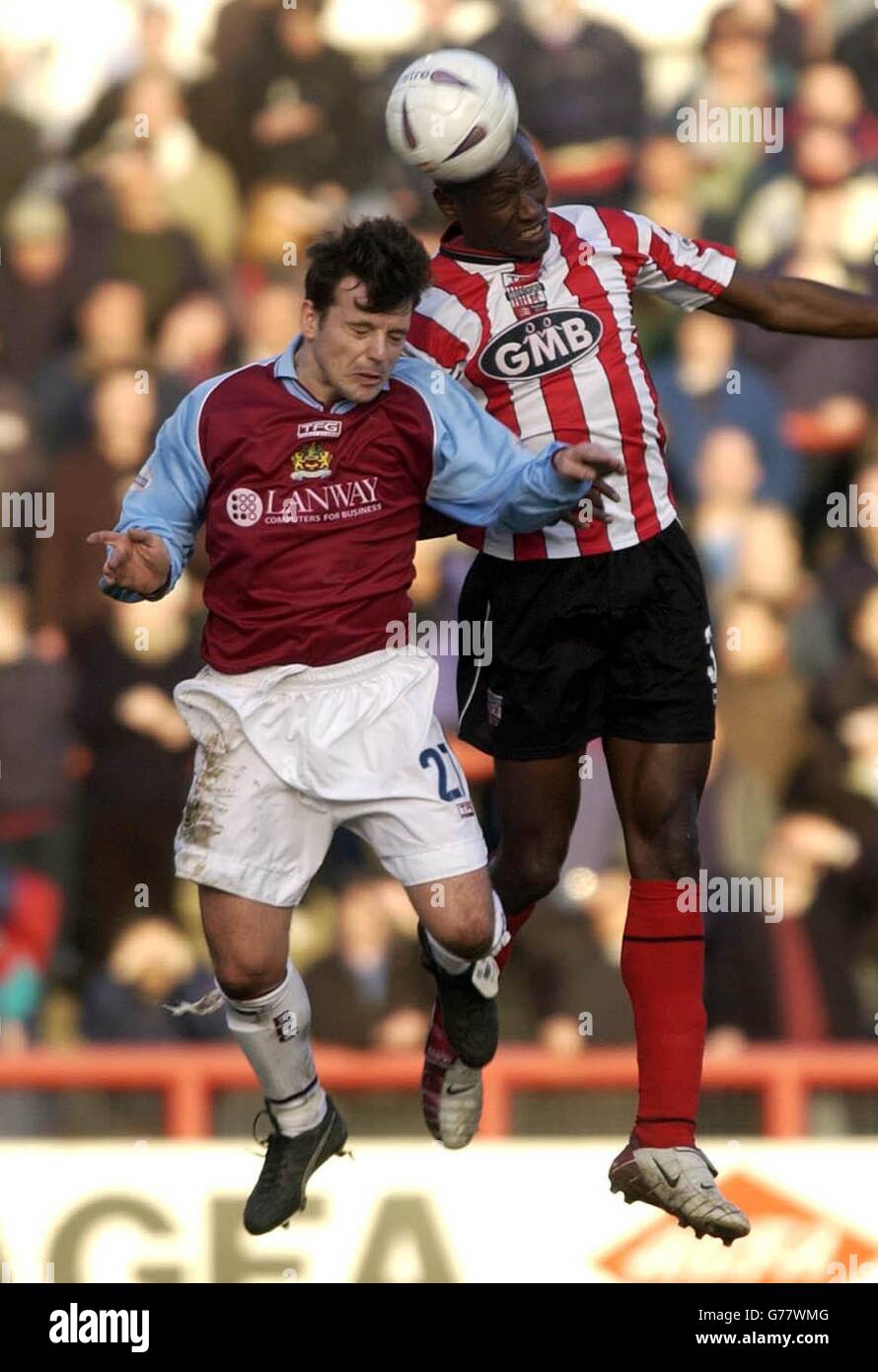 Burnley's Robbie Blake (L) challenges Brentford's Ibrahima Sonko during their FA Cup Fourth round match at Brentford's Griffin Park ground. NO UNOFFICIAL CLUB WEBSITE USE. Stock Photo