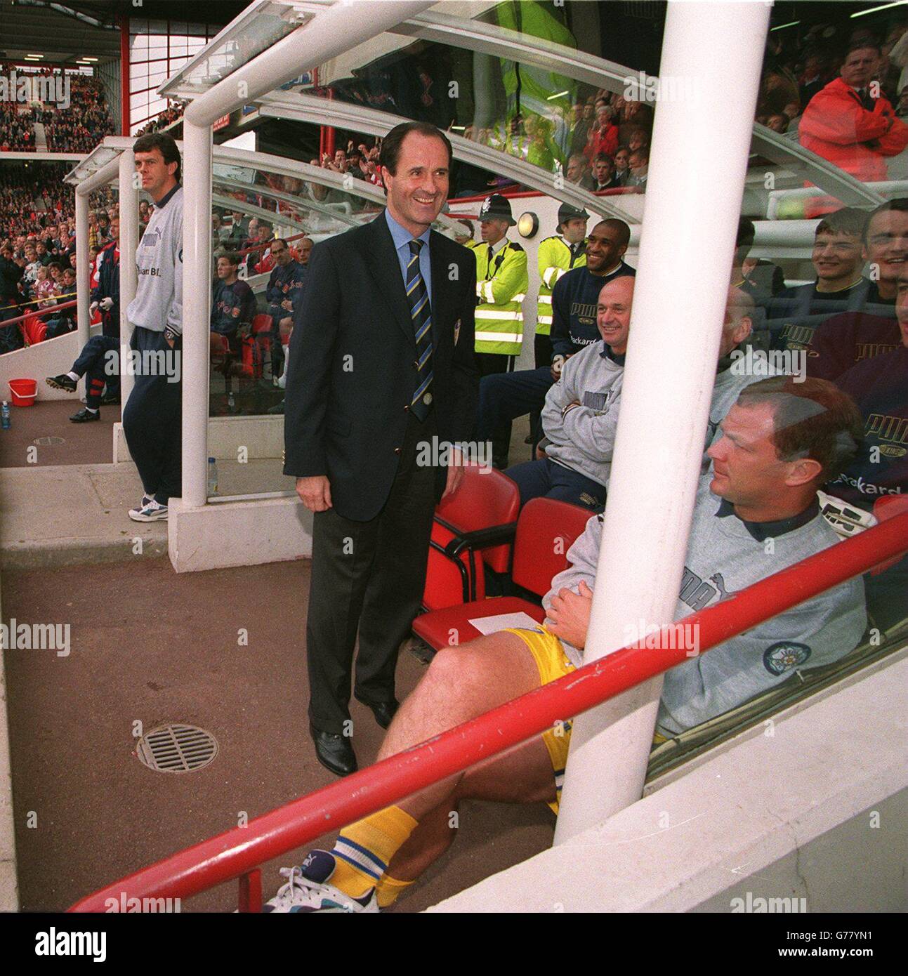 George graham arsenal manager hi-res stock photography and images - Alamy