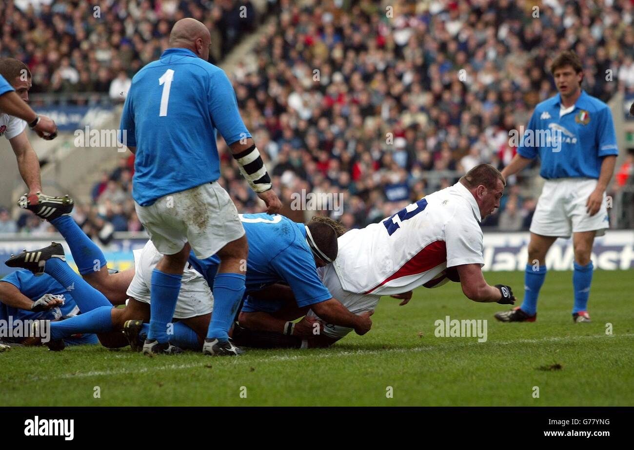 England's Steve Thompson goes over to score the second try against Italy during their RBS 6 Nations match at Twickenham. England defeated Italy 40-5. Stock Photo