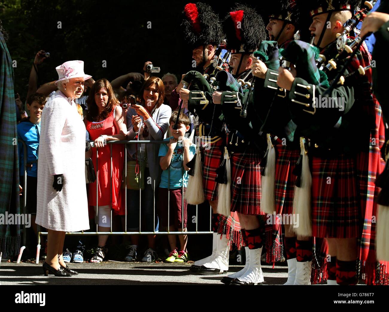 Queen Elizabeth II as she inspects the Argyll and Sutherland Highlanders at the gates to Balmoral as she takes up summer residence there. Stock Photo