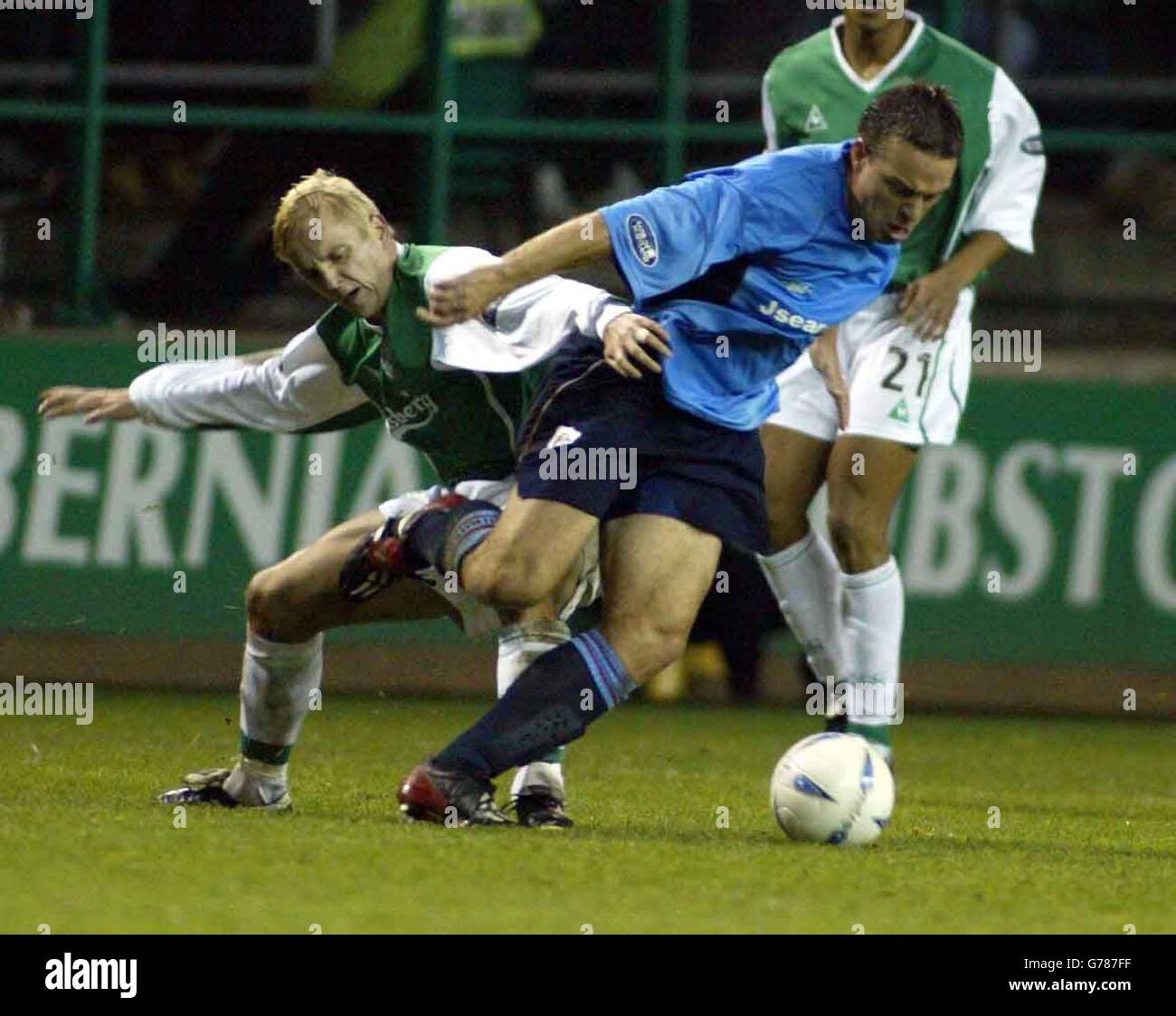 Hibernian's Jarko Wiss challenges Dundee's Gavin Rae, during the Bank ...