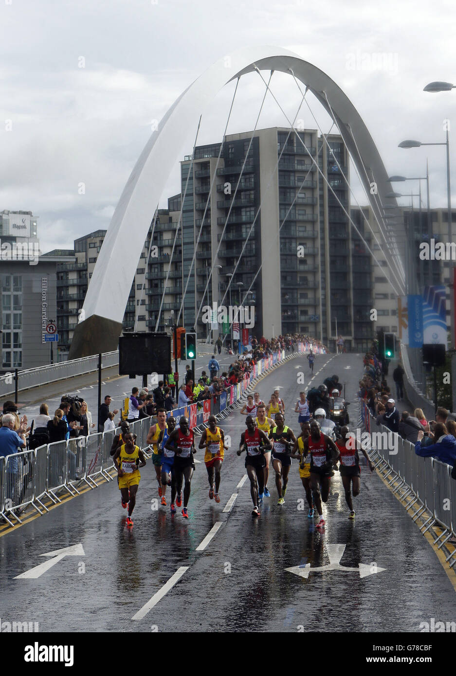 Sport - 2014 Commonwealth Games - Day Four. The Men's marathon goes under the Clyde Arch during the 2014 Commonwealth Games in Glasgow. Stock Photo