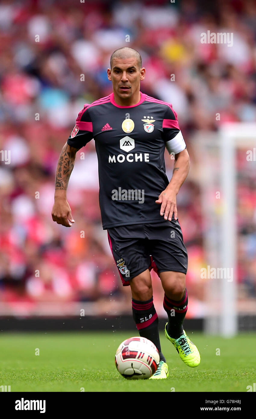 Soccer - 2014 Emirates Cup - Arsenal v SL Benfica - Emirates Stadium. Maxi Pereira, Benfica Stock Photo