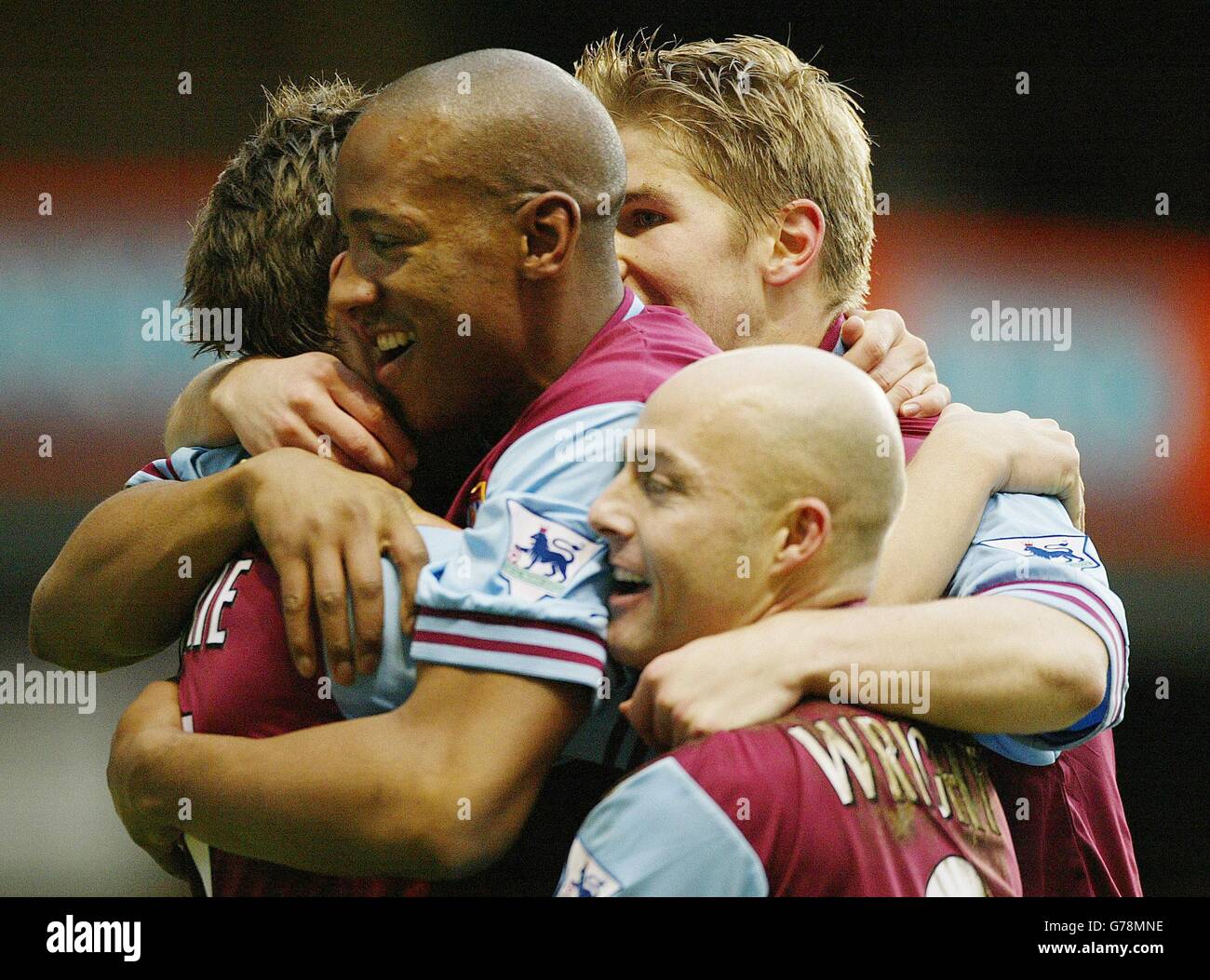 Sport football action celebrating dion dublin hi-res stock photography ...