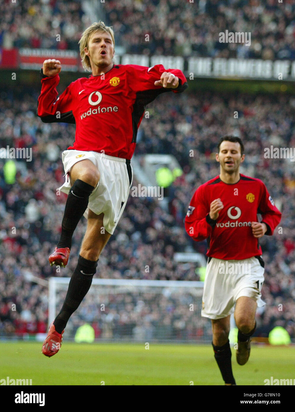 Manchester United's David Beckham (L) celebrates after scoring against