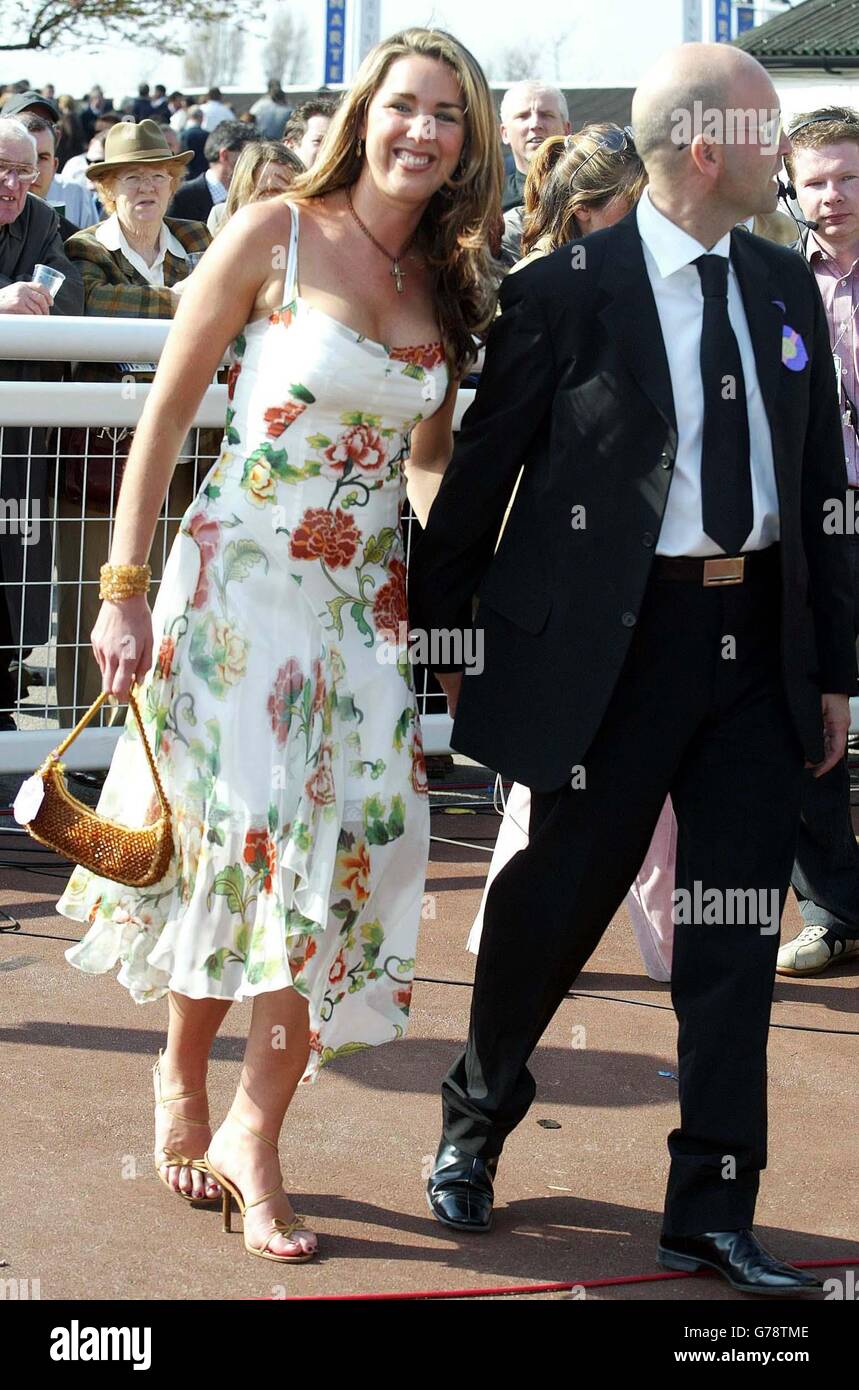 Grand National - Claire Sweeney.. Liverpool actress Claire Sweeney arrives at the Aintree 2003 Martell Grand National. Stock Photo