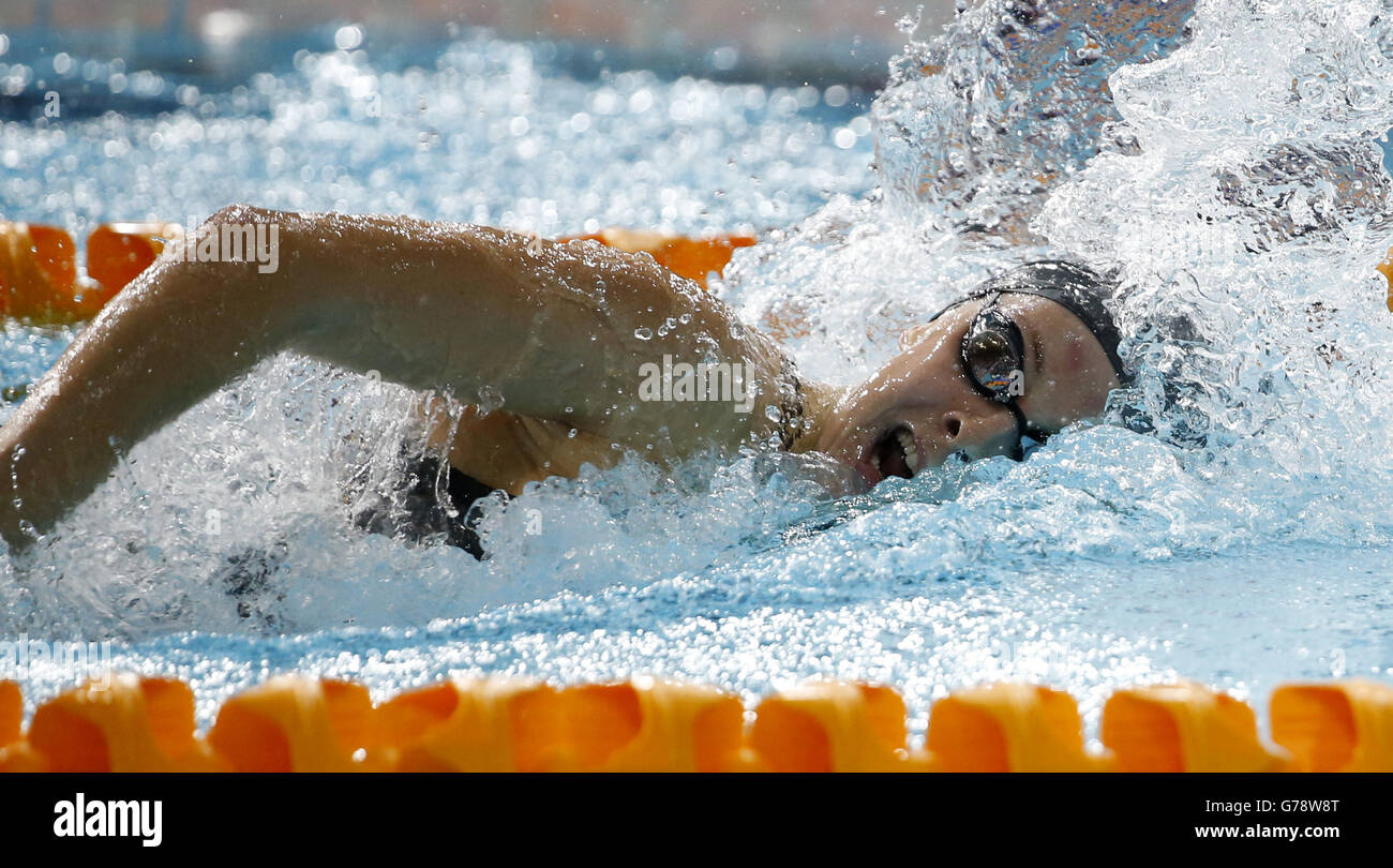 England's Siobhan O'Connor on her way to winning the Women's 200m Individual Medley Final, at Tollcross Swimming Centre, during the 2014 Commonwealth Games in Glasgow. Stock Photo