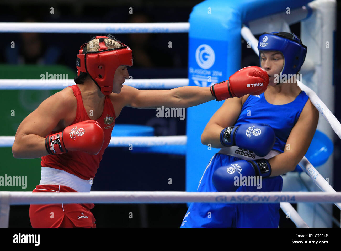 Wales' Lauren Price in action against Australia's Kaye Scott (left) in the Women's Middle Quarter-final at the SECC, during the 2014 Commonwealth Games in Glasgow. PRESS ASSOCIATION Photo. Picture date: Wednesday July 30, 2014. See PA story COMMONWEALTH Boxing. Photo credit should read: Peter Byrne/PA Wire. Stock Photo