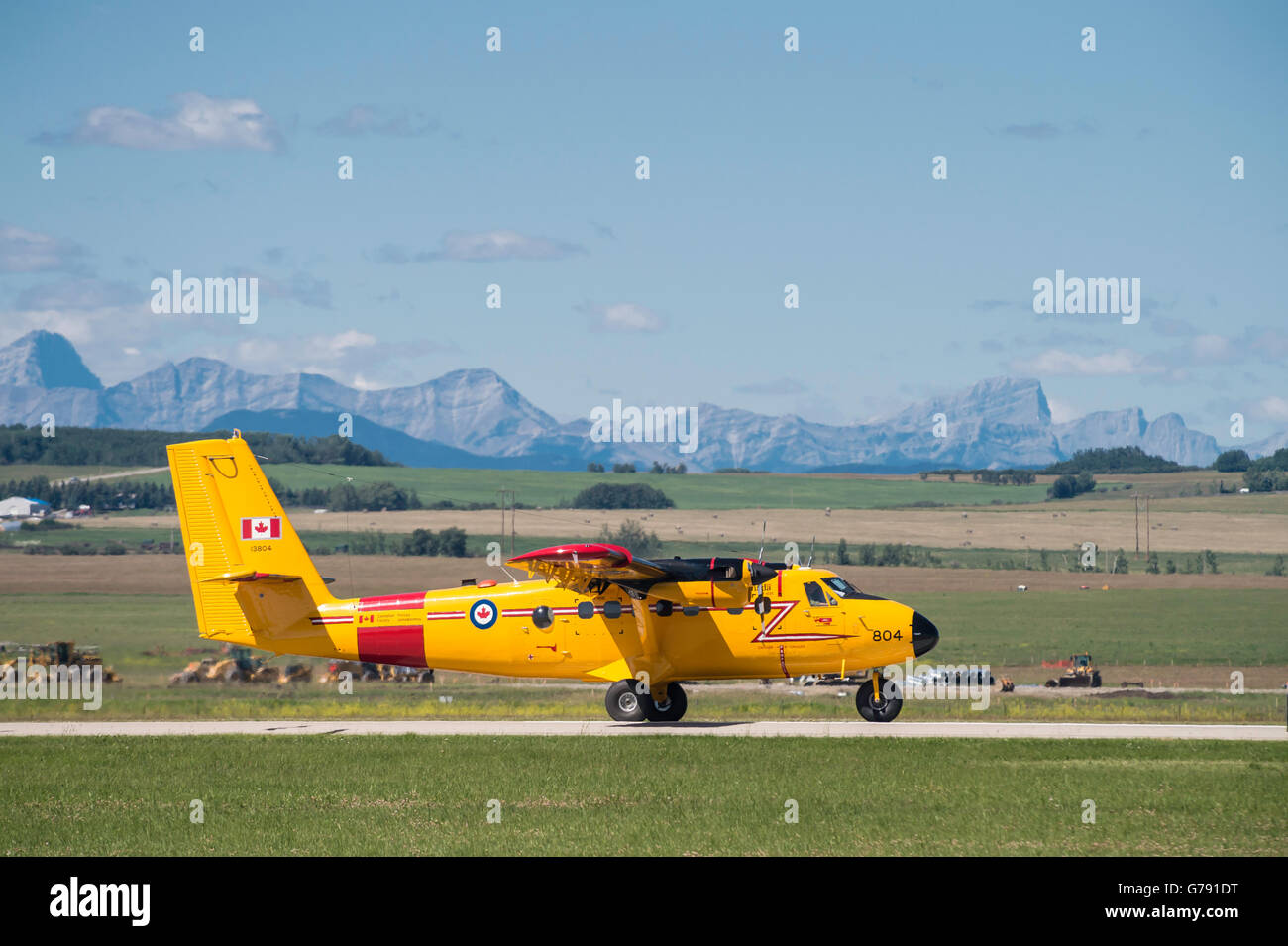 De Havilland Canada DHC-6-300 Twin Otter, Wings over Springbank, with Rocky Mountains, Springbank Airshow, Alberta, Canada Stock Photo