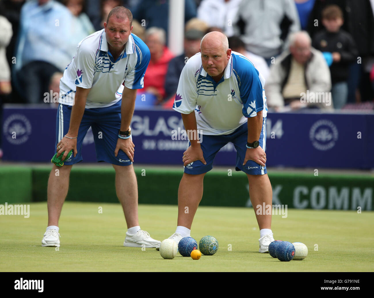 Scotland's Paul Foste (left) and Alex Marshall view the head in their Semi-final Men's Fours match against Australia at Kelvingrove Lawn Bowls Centre, during the 2014 Commonwealth Games in Glasgow. Stock Photo