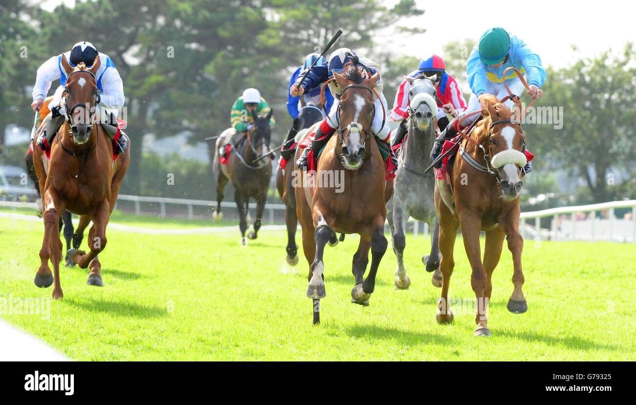 Pyromaniac and jockey Fran Berry (centre) go on to win the Trappers Inn Handicap on day seven of the Galway Festival at Galway Racecourse, Ireland. Stock Photo
