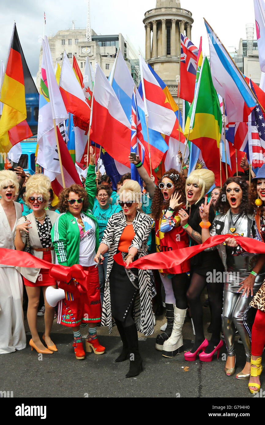 London, UK. 25th June 2016. Joanna Lumley and Jennifer Saunders from Absolutely Fabulous cutting the ribbon to start the parade at the Pride London Parade in London where the theme is #nofilter Credit:  Paul Brown/Alamy Live News Stock Photo