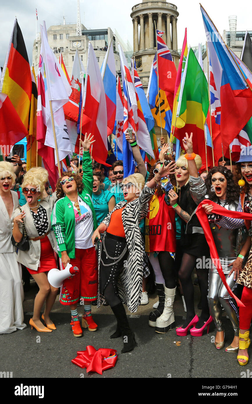 London, UK. 25th June 2016. Joanna Lumley from Absolutely Fabulous cutting the ribbon to start the parade at the Pride London Parade in London where the theme is #nofilter Credit:  Paul Brown/Alamy Live News Stock Photo