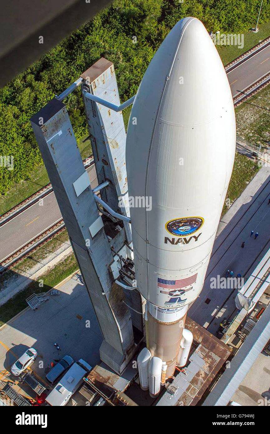 Orlando, Florida, USA. 23rd June, 2016. A United Launch Alliance Atlas V rocket carrying the MUOS-5 mission is rolled from the Vertical Integration Facility to the Space Launch Complex June 23, 2016 in Cape Canaveral, Florida. Credit:  Planetpix/Alamy Live News Stock Photo