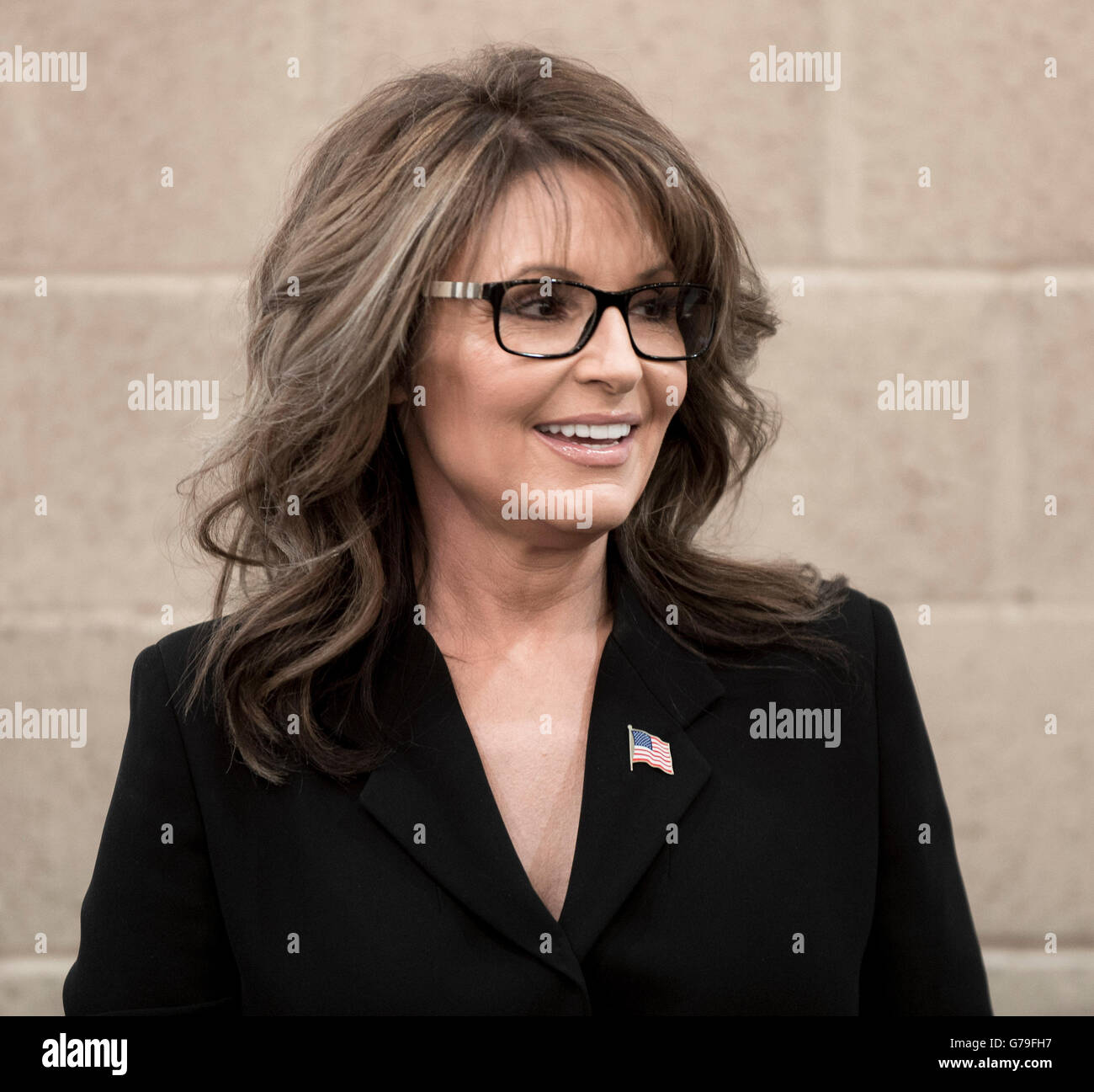 Pasadena, California, USA. 26th June, 2016. SARAH PALIN participates in a book signing on day two of Politicon 2016, a non-partisan political fan fest which bills itself as the ''unconventional political convention.'' The agenda for the event includes panel discussions, debates, podcasts, film screenings, comedy, art and music. Credit:  Brian Cahn/ZUMA Wire/Alamy Live News Stock Photo