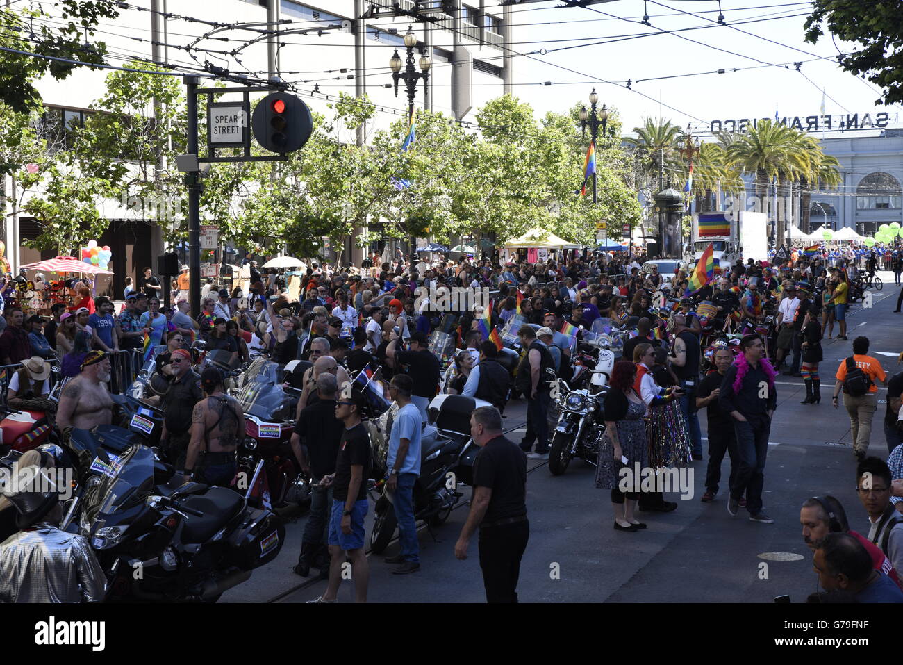 San francisco pride parade 2016 hi-res stock photography and images - Alamy
